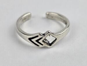 Silpada Sterling silver toe ring Arrow & rhinestone adjustable size
